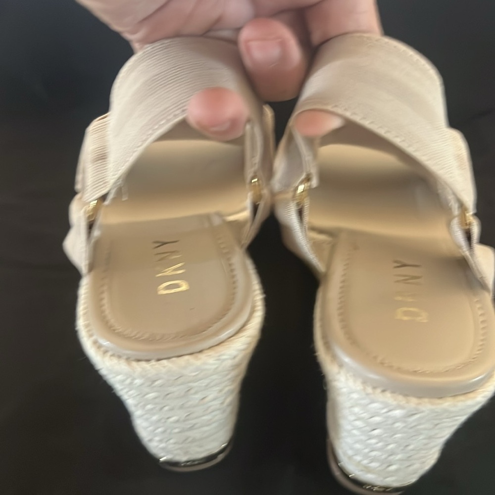 NWT DKNY WEDGES …… - Picture 4 of 10